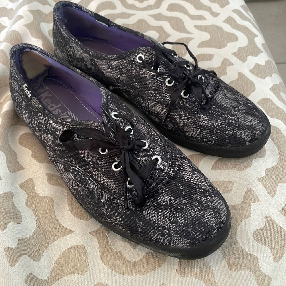 Super cute ( lace looking ) sneakers